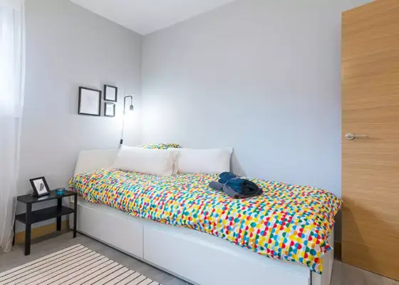 Habitación en un piso compartido de 3 habitaciones en alquiler en Arabella, todos los gastos incluidos. en Bilbao