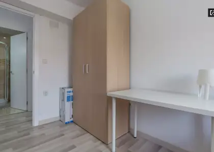 Habitación en un piso compartido de 3 habitaciones en Cabanyal-Canyamelar, ideal para profesionales, parejas y estudiantes. en Valencia
