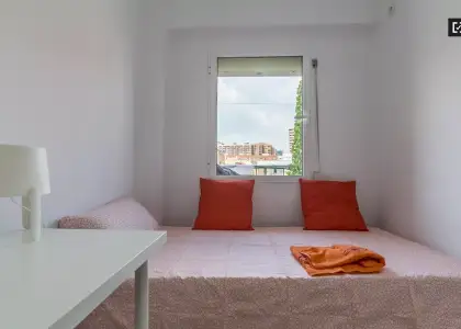 Habitación en un piso compartido de 3 habitaciones en Cabanyal-Canyamelar, ideal para profesionales, parejas y estudiantes. en Valencia