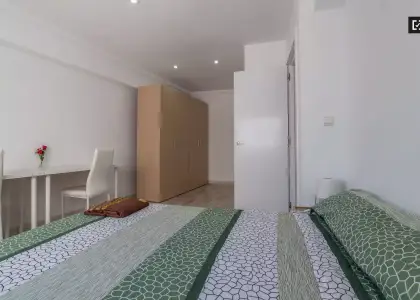 Habitación en un piso compartido de 3 habitaciones en Cabanyal-Canyamelar, ideal para profesionales, parejas y estudiantes. en Valencia