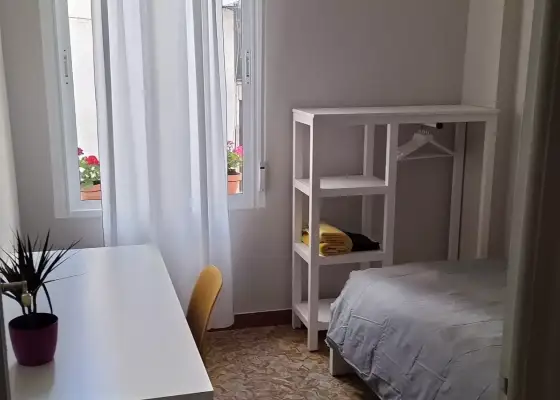 Habitación en un piso compartido de 4 habitaciones en alquiler en Alicante, ideal para mujeres. en Alicante (Alacant)