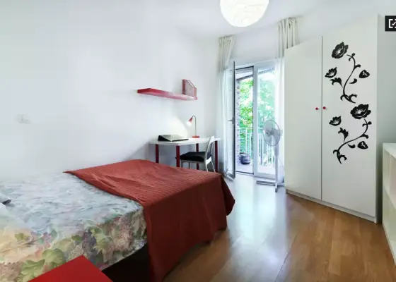 Habitación en un piso compartido de 4 habitaciones en alquiler en Embajadores, ideal para profesionales y estudiantes. en Madrid