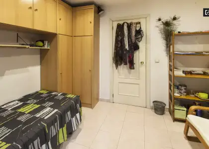Habitación en un piso compartido de 4 habitaciones en alquiler en la zona universitaria, ideal para mujeres. en Madrid