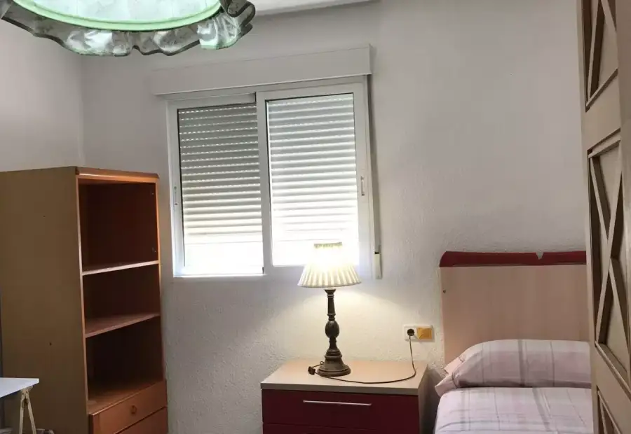 Habitación en un piso compartido de 4 habitaciones en Murcia, ideal para estudiantes. en Murcia