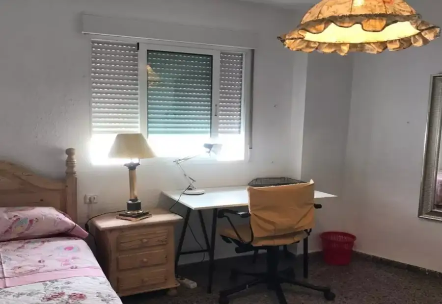 Habitación en un piso compartido de 4 habitaciones en Murcia, ideal para estudiantes. en Murcia