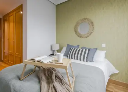 Habitación en un piso compartido de 5 dormitorios en alquiler en Legazpi. en Madrid