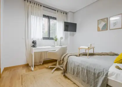 Habitación en un piso compartido de 5 dormitorios en alquiler en Legazpi. en Madrid