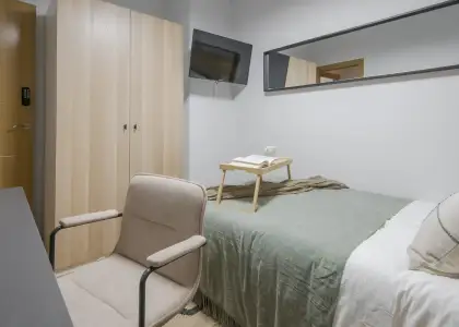 Habitación en un piso compartido de 5 dormitorios en alquiler en Legazpi. en Madrid
