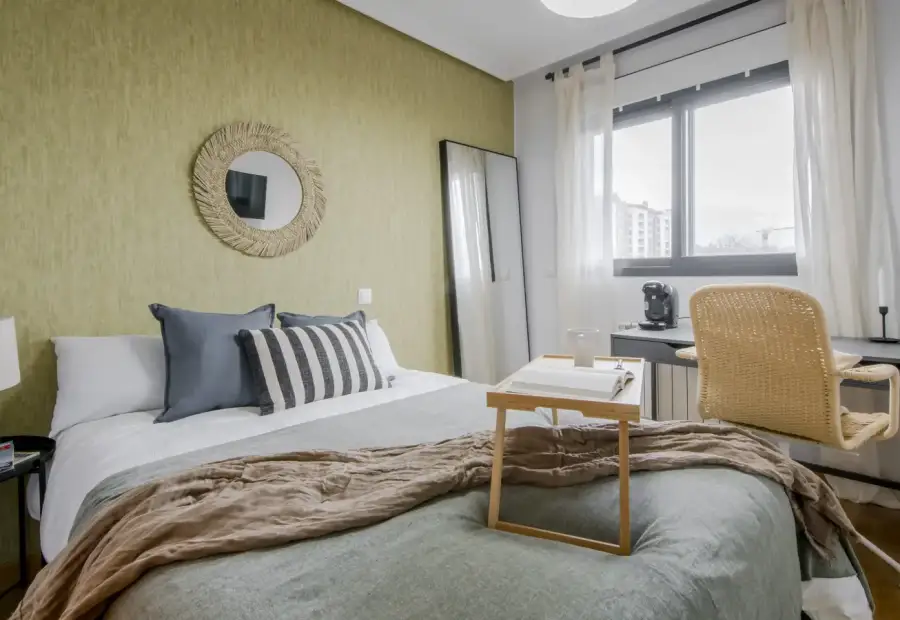Habitación en un piso compartido de 5 dormitorios en alquiler en Legazpi. en Madrid
