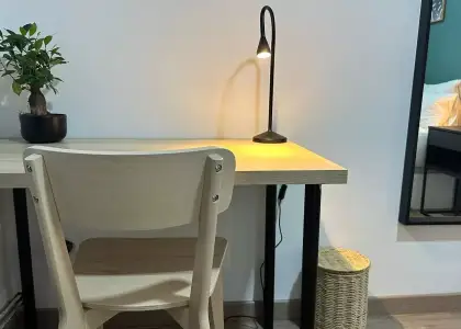 Habitación en un piso compartido de 5 habitaciones en Embajadores, todos los gastos incluidos, solo para profesionales y estudiantes. en Madrid