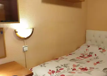Habitación en un piso compartido de 5 habitaciones en Salamanca, con gastos incluidos, ideal para mujeres profesionales o estudiantes. en Salamanca