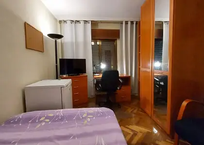 Habitación en un piso compartido de 5 habitaciones en Salamanca, con gastos incluidos, ideal para mujeres profesionales o estudiantes. en Salamanca
