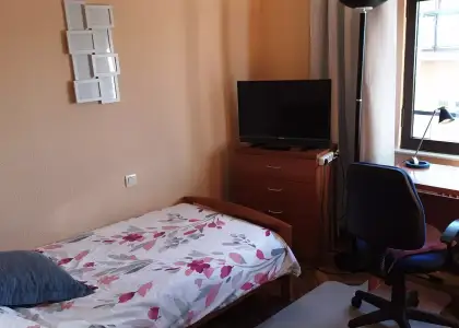 Habitación en un piso compartido de 5 habitaciones en Salamanca, con gastos incluidos, ideal para mujeres profesionales o estudiantes. en Salamanca