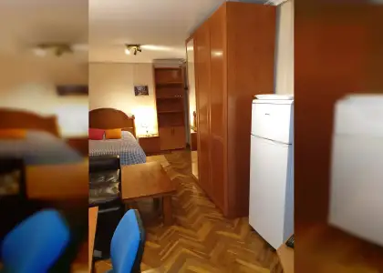 Habitación en un piso compartido de 5 habitaciones en Salamanca, con gastos incluidos, ideal para mujeres profesionales o estudiantes. en Salamanca