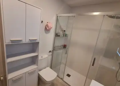 Habitación en un piso compartido de 5 habitaciones en Salamanca, con gastos incluidos, ideal para mujeres profesionales o estudiantes. en Salamanca
