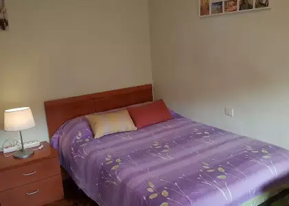 Habitación en un piso compartido de 5 habitaciones en Salamanca, con gastos incluidos, ideal para mujeres profesionales o estudiantes. en Salamanca