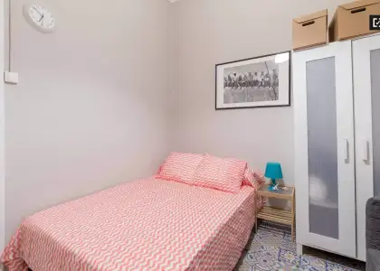 Habitación en un piso compartido de 6 dormitorios en alquiler en La Gran Vía, Valencia. en Valencia