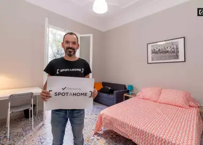 Habitación en un piso compartido de 6 dormitorios en alquiler en La Gran Vía, Valencia. en Valencia