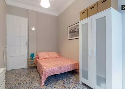Habitación en un piso compartido de 6 dormitorios en alquiler en La Gran Vía, Valencia. en Valencia
