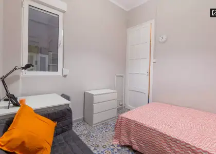 Habitación en un piso compartido de 6 dormitorios en alquiler en La Gran Vía, Valencia. en Valencia