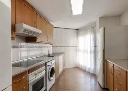 Habitación en un piso compartido de 6 habitaciones en Alicante, ideal para estudiantes. en Alicante (Alacant)