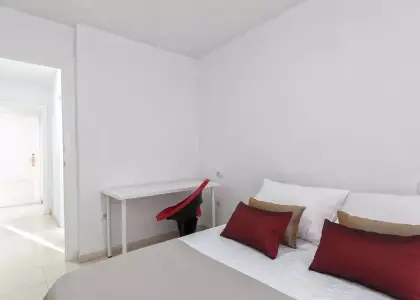 Habitación en un piso compartido de 6 habitaciones en Alicante, ideal para estudiantes. en Alicante (Alacant)