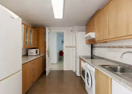 Habitación en un piso compartido de 6 habitaciones en Alicante, ideal para estudiantes. en Alicante (Alacant)