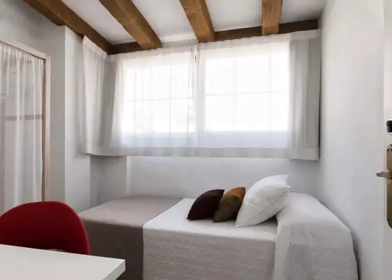Habitación en un piso compartido de 6 habitaciones en Alicante, ideal para estudiantes. en Alicante (Alacant)