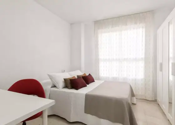 Habitación en un piso compartido de 6 habitaciones en Alicante, ideal para estudiantes. en Alicante (Alacant)