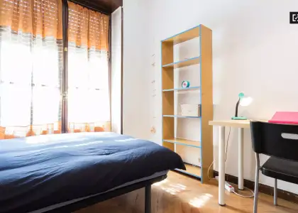 Habitación en un piso compartido de 6 habitaciones en alquiler en Arapiles. en Madrid