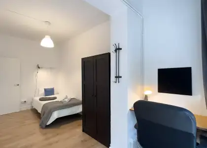 Habitación en un piso compartido de 7 dormitorios en alquiler en Sant Antoni en Barcelona