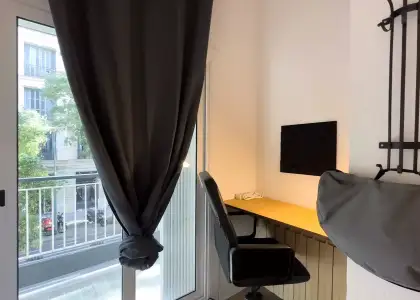 Habitación en un piso compartido de 7 dormitorios en alquiler en Sant Antoni en Barcelona