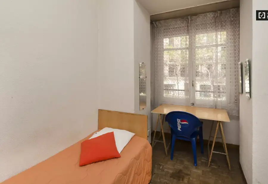 Habitación en un piso compartido de 7 habitaciones en alquiler en Gaztambide para estudiantes. en Madrid
