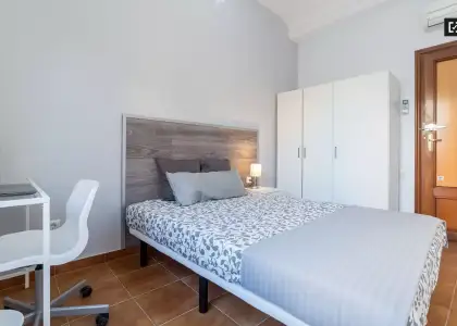 Habitación exterior en apartamento de 7 dormitorios, Ciutat Vella en Valencia