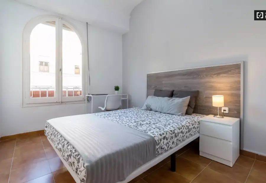 Habitación exterior en apartamento de 7 dormitorios, Ciutat Vella en Valencia