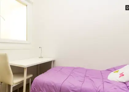 Habitación grande con escritorio en piso compartido, Puerta del Sol en Madrid