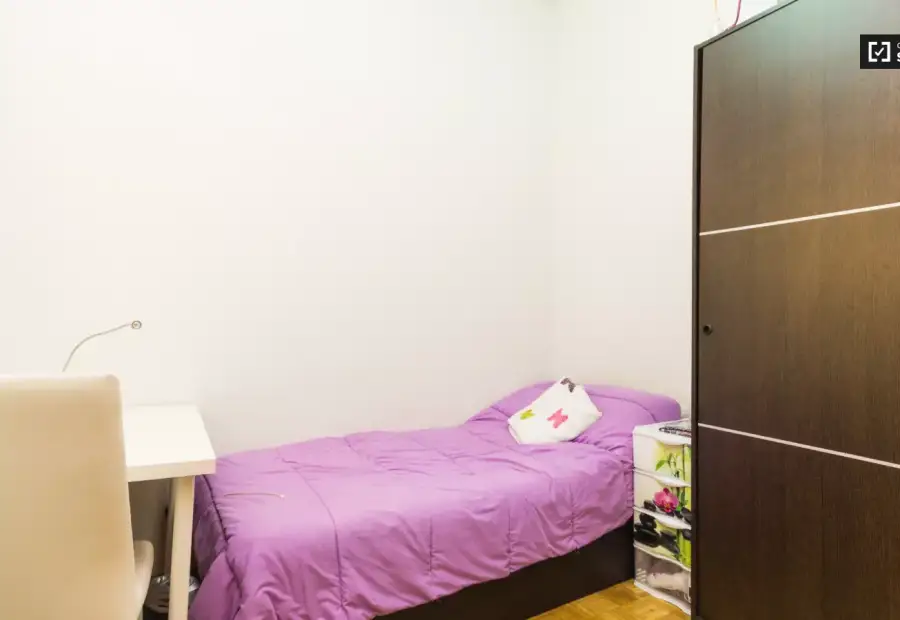 Habitación grande con escritorio en piso compartido, Puerta del Sol en Madrid