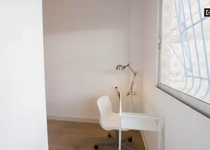 Habitación increíblemente espaciosa en un apartamento de 5 dormitorios en Camins al Grau en Valencia