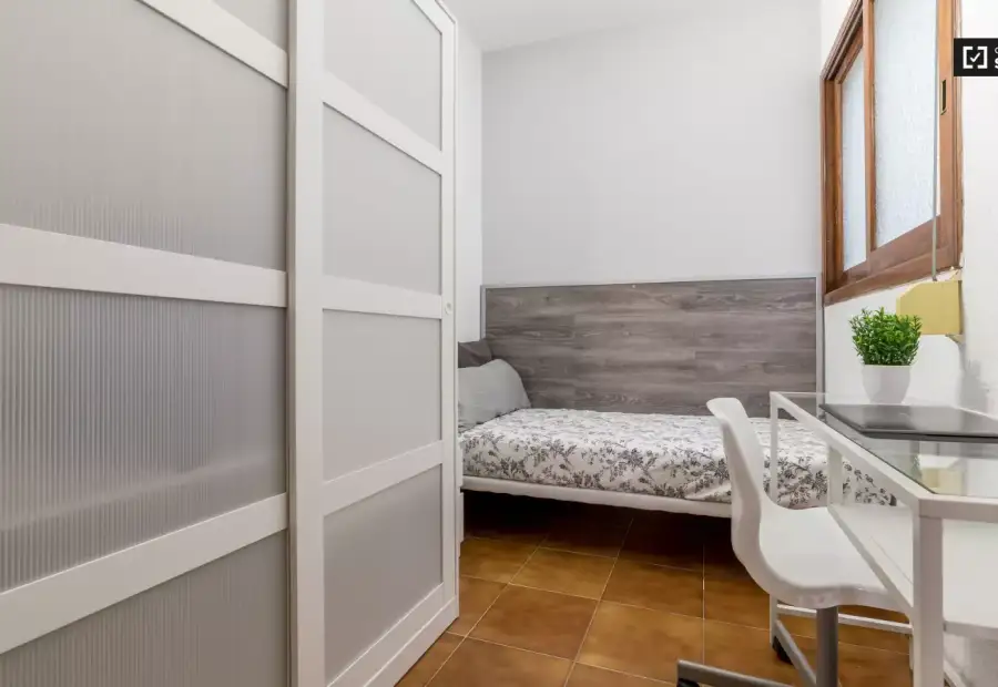 Habitación interior en apartamento de 7 dormitorios, Ciutat Vella en Valencia