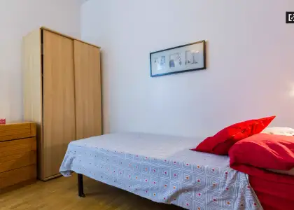 Habitación luminosa con cómoda en piso compartido, Latina en Madrid