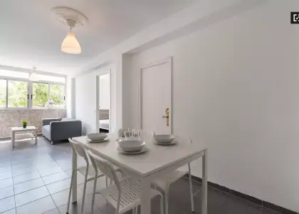 Habitación luminosa en apartamento de 4 dormitorios en Algirós en Valencia