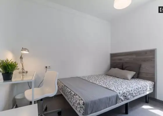Habitación luminosa en apartamento de 4 dormitorios en Algirós en Valencia