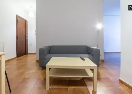 Habitación luminosa en apartamento de 7 habitaciones, Ciutat Vella en Valencia