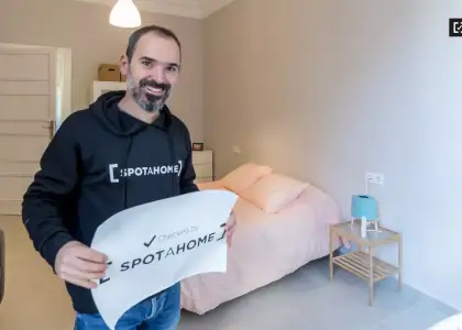 Habitación luminosa en un apartamento de 5 dormitorios en L'Eixample en Valencia