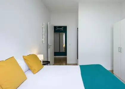Habitación moderna en un apartamento de 15 habitaciones en Moncloa. en Madrid