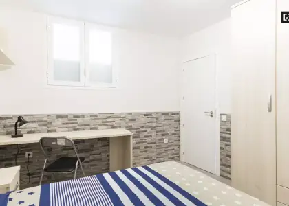 Habitación sofisticada con cómoda en un apartamento de 4 habitaciones, Acacias en Madrid