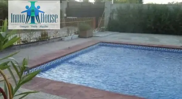 Inmohouse vende casa independiente con piscina propia (ref.m104) en Albacete