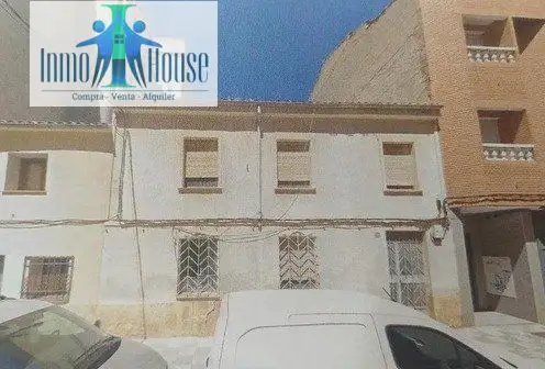 Inmohouse vende casa para reformar o edificar obra nueva. en Albacete