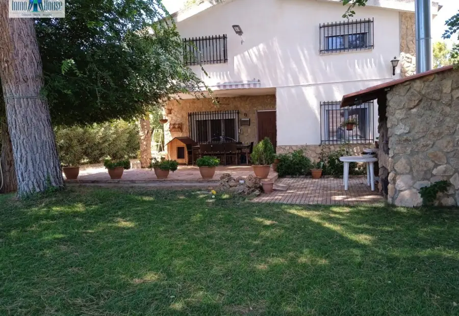 Inmohouse vende chalet en urb. Aguasol en Albacete