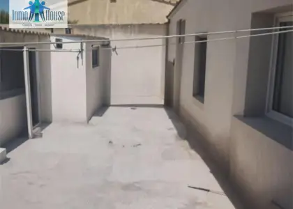 INMOHOUSE VENDE. Espectacular Chalet Reformado en Albacete con Piscina y Amplio Jardín en Albacete